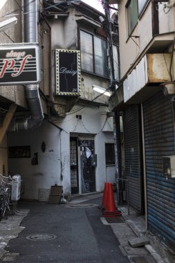 Tokyo, Japonya - 27 Kasım 2018: Japonya 'daki şehir caddesi manzarası 