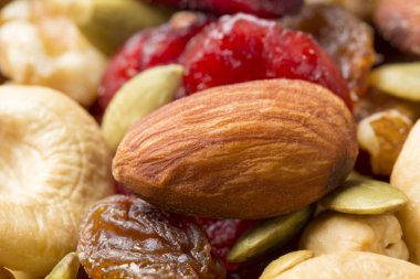 Fındık ve kuru üzümün karışımı.