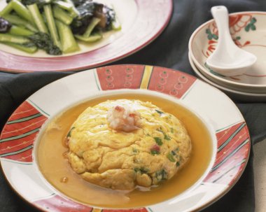 Soslu yumurta servisi.