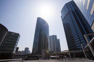 Şehirdeki modern binalar