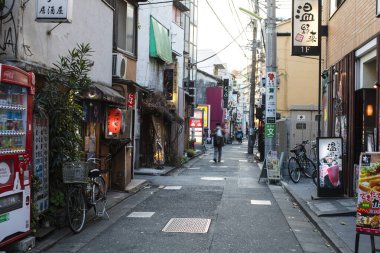 Tokyo, Japonya - 27 Kasım 2018: Japonya 'daki şehir caddesi manzarası 