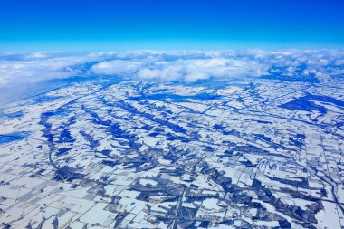 Şehir hava görünümünü kar kaplı  