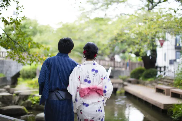 Back View Young Japanese Couple Wearing Traditional Kimono Summer Park — Stock Photo, Image