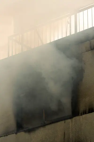 Flammes Feu Fumée Épaisse Maison — Photo