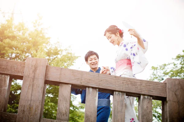 Young Japanese Couple Wearing Traditional Kimono Bridge Summer Park — Stock Photo, Image