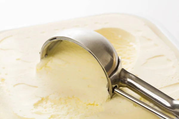 Scoop Delicious Vanilla Ice Cream — Stock Photo, Image