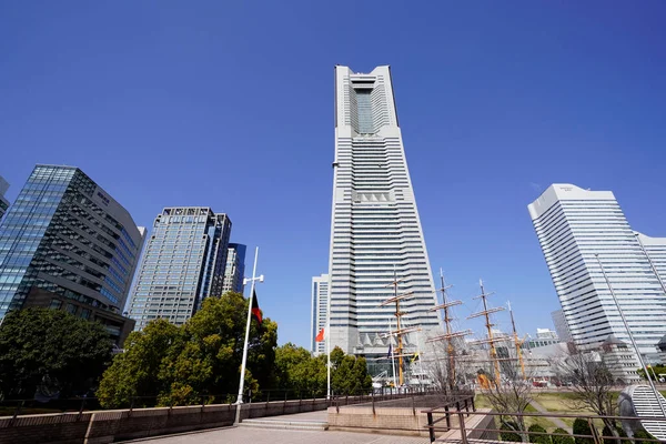 Minato Mirai 21 Marina (d. 21, Minato Mirai Nijichi), Japonya 'nın Yokohama şehrinin merkezi ticaret bölgesi.