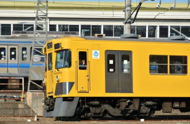 Tren istasyonu arkaplan görünümünde tren 
