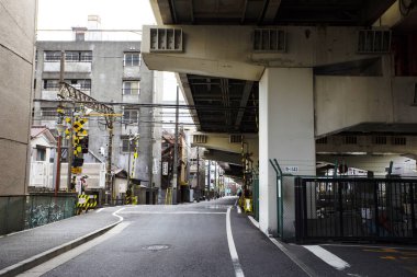 Tokyo, Japonya sokaklarında kimliği belirsiz insanlar var..