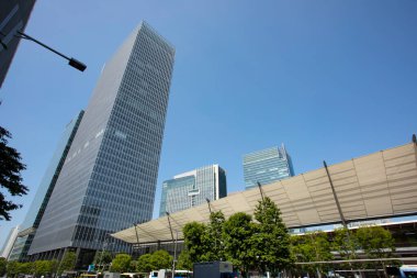 JINS Tokyo İstasyonu Granroof Cephesi (Marunouchi), Chiyoda Şehri, Tokyo, Japonya