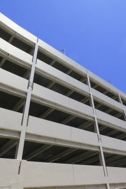 Tokyo, Japonya 'da mavi gökyüzü olan modern bir ev