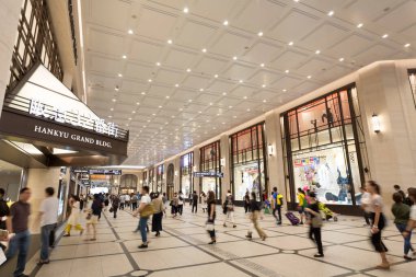 Japonya, Osaka 'daki Hankyu mağazasının içi.. 