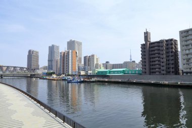 Japon şehrinin modern mimarisi