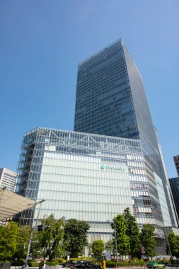 JINS Tokyo İstasyonu Granroof Cephesi (Marunouchi), Chiyoda Şehri, Tokyo, Japonya