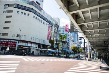 Kawasaki More 'un Kawasaki, Japonya' daki alışveriş merkezinin ön cephesi