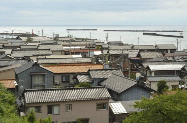 Eski Shirashi kasabasının manzarası - Japonya