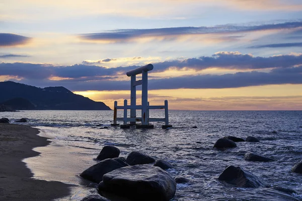 Sakurai Futamigaura, Itoshima, Fukuoka, Japonya 'nın gün batımı manzarası