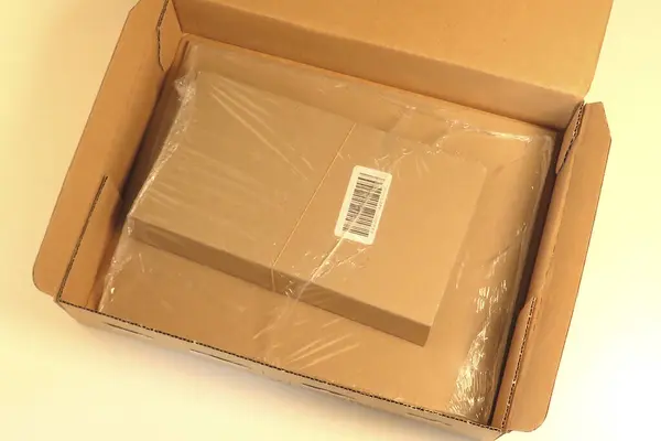 Картонная Коробка Лентой Полу — стоковое фото