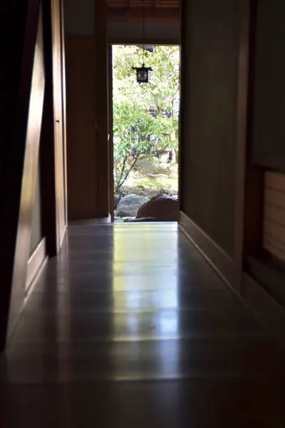 Japoński Dom Wejście Tradycyjnymi Drewnianymi Drzwiami — Zdjęcie stockowe
