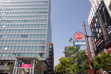 Asya şehrindeki modern şehir caddesi