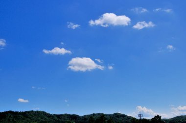 Gökyüzündeki bulutların güzel manzarası