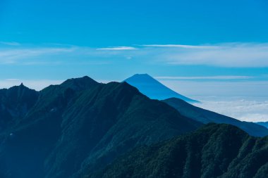 Güzel dağ manzarası. Doğa, seyahat        