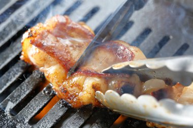 Izgara domuz eti ve barbekü. 