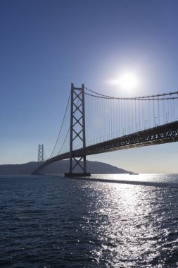 Deniz limanındaki güzel köprü manzarası, alçak açı.   