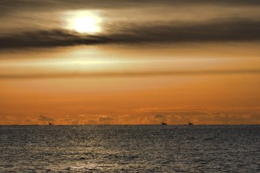 güzel gün batımı arkaplan görüntüsü 