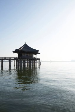 Ukimido (Floating Hall), Mangetsu-ji, Otsu 'da Biwa Gölü' nün yanında bir tapınak.