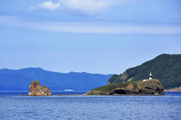 Vista Ilha Com Farol Mar Japão — Fotografia de Stock