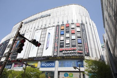 Güneşli bir günde Asya 'da alışveriş mağazası. 