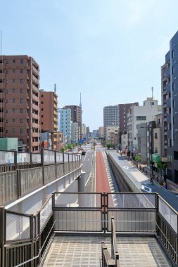 Japon şehrinin modern mimarisi