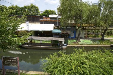 Parktaki gölün güzel manzarası