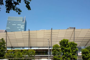 JINS Tokyo İstasyonu Granroof Cephesi (Marunouchi), Chiyoda Şehri, Tokyo, Japonya