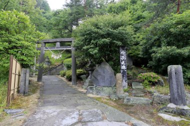 Yaz günü geleneksel Japon mimarisi