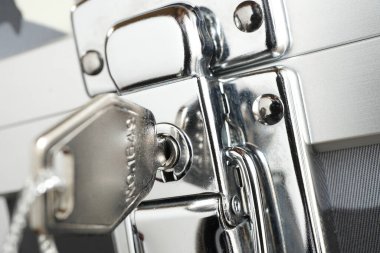 Anahtarlı metal kapı kilidi, kapat.