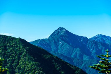 Güzel dağ manzarası. Doğa, seyahat        