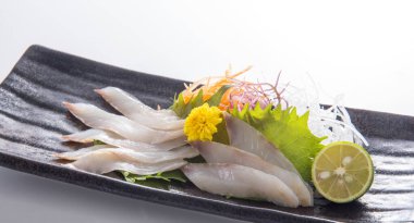 Tabakta balık sashimi, Asya yemeği.