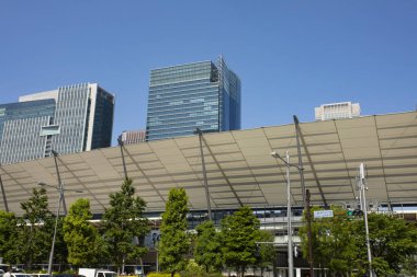 JINS Tokyo İstasyonu Granroof Cephesi (Marunouchi), Chiyoda Şehri, Tokyo, Japonya