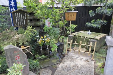 Geleneksel Asya sanatını temsil eden antik bir tapınak. Ziyaretçiler hem mimariye hem de doğal güzelliklere hayran kalabiliyorlar..