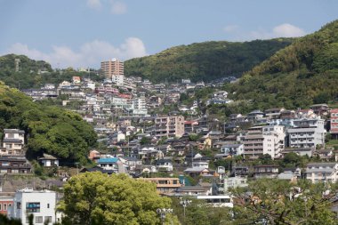 Japonya 'nın Nagasaki liman şehrinin yamaç manzarası