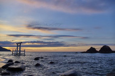 Sakurai Futamigaura, Itoshima, Fukuoka, Japonya 'nın gün batımı manzarası