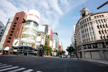 Japonya 'da bir mağaza perakendecisi olan ve Ginza Wako olarak bilinen Wako' nun inşaatı Japonya 'nın Tokyo şehrindeki Ginza alışveriş bölgesinin kalbinde yer almaktadır.