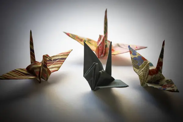 Arka Planda Origami Kağıt Vinçleri — Stok fotoğraf