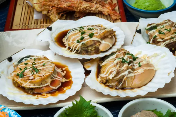 日本料理 テーブルの上に用意された食べ物 シーフードサッシミ — ストック写真