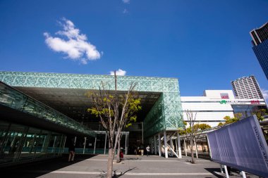 Kawasaki İstasyonu 'nun dış görünüşü, Kawasaki, Kanagawa Bölgesi, Japonya' da bulunan büyük bir tren istasyonu.. 