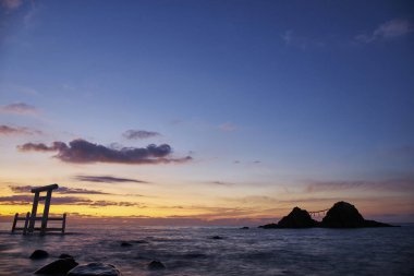 Sakurai Futamigaura, Itoshima, Fukuoka, Japonya 'nın gün batımı manzarası