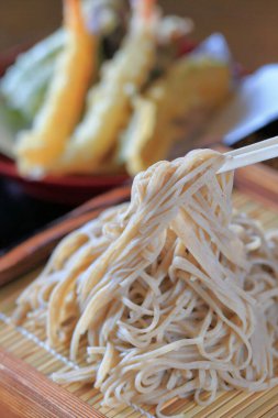 Çubuklu erişte, yakın görüş.