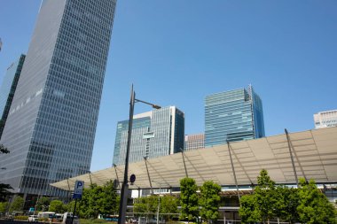 JINS Tokyo İstasyonu Granroof Cephesi (Marunouchi), Chiyoda Şehri, Tokyo, Japonya